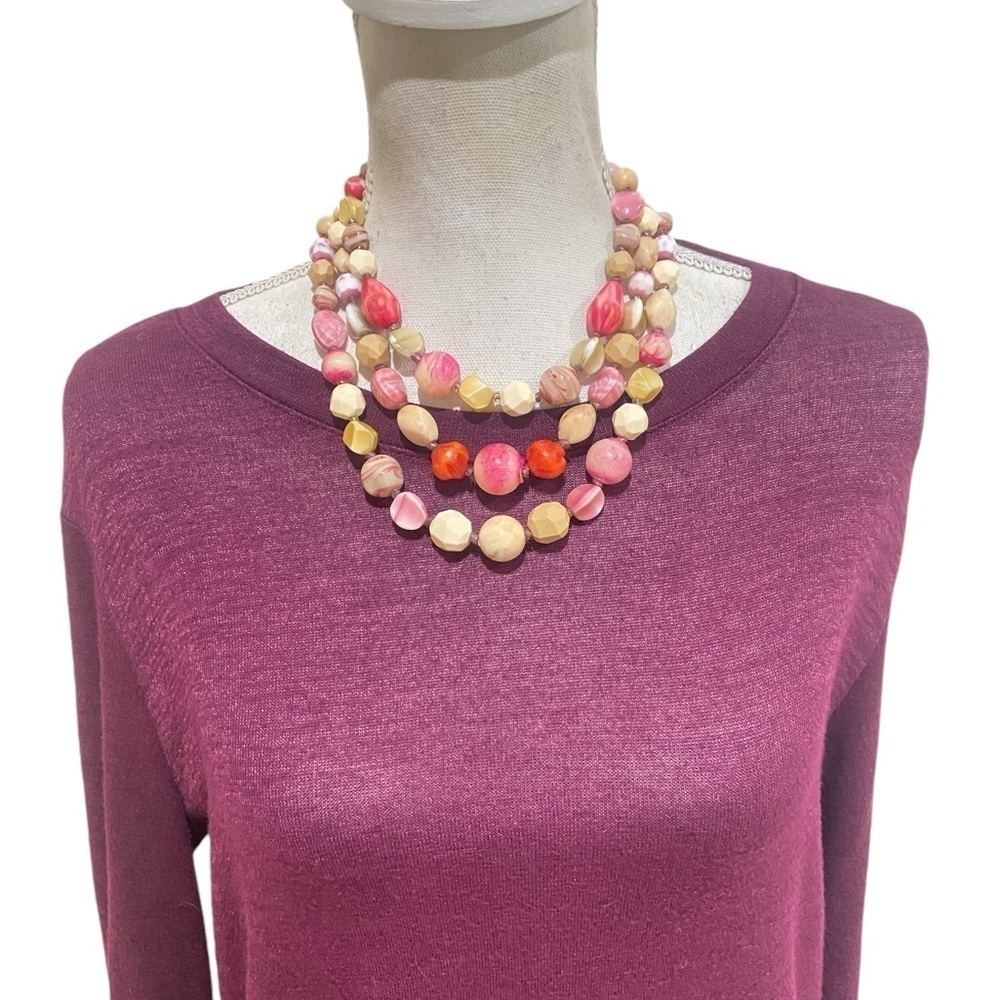 Vtg 60’s Hattie Carnegie 3 strand pink & beige multiple shape beads necklace - Picture 2 of 9